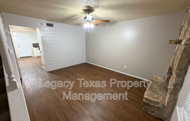 1409 COURTNEY PL