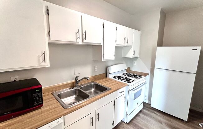 2 beds, 1 bath, $1,095, Unit 3532-1S