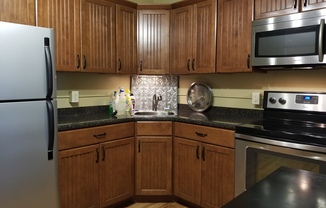 2 beds, 1 bath, $2,500