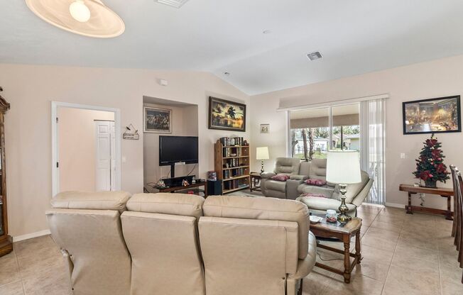 $1,895/month ** Furnished * Annual / Short Term * 3 bed / 2 Bath * Single Family * North Port