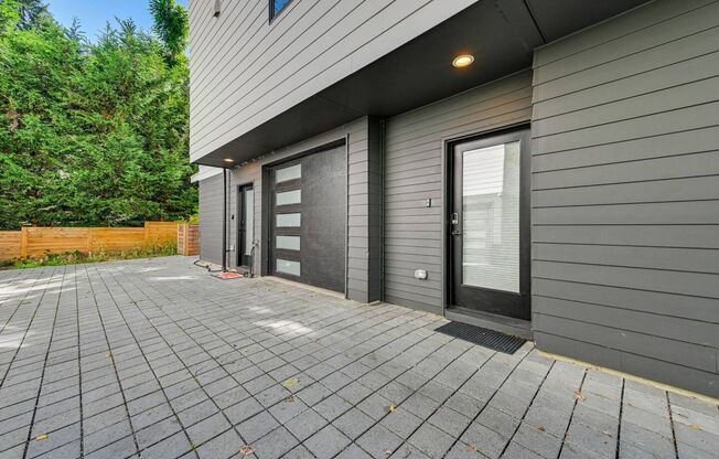 Modern Luxury Townhome Near Lake Washington