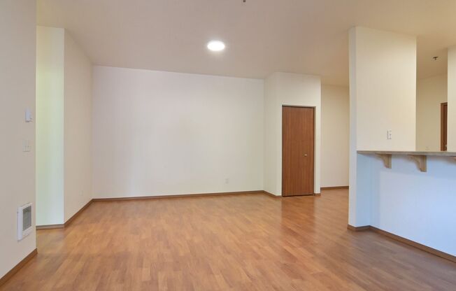 2 beds, 1 bath, $1,700, Unit 303