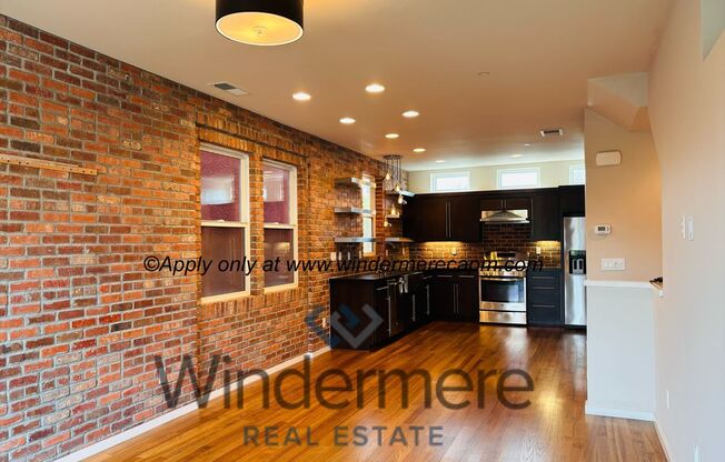 Modern Tri-Level Home in Tapestry Square – 2BR/2.5BA with Luxury Finishes