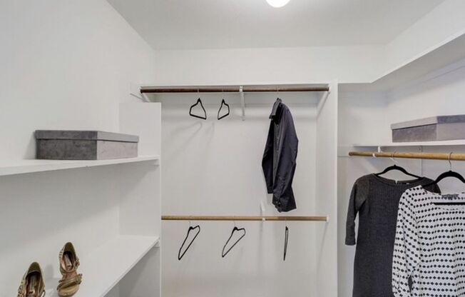 2 beds, 2 baths, $4,800, Unit #286