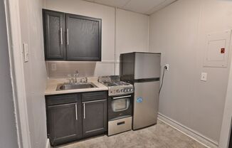 1 bed, 1 bath, 300 sqft, $985, Unit Apt 4