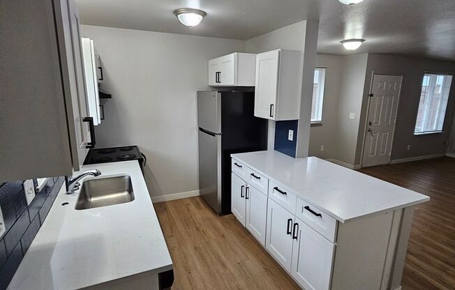 2 beds, 1 bath, 800 sqft, $1,875, Unit 4017 unit B