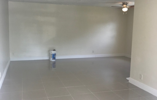 437 NW 9 AVE-COMM 8