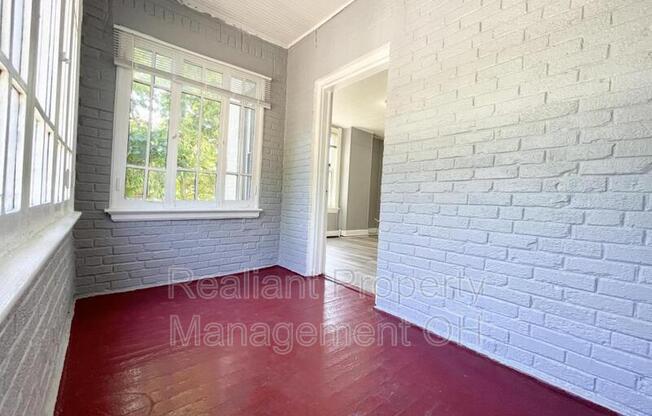 2501 HIGHLAND AVE