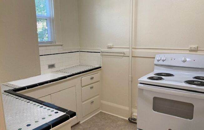 Studio, 1 bath, 485 sqft, $995, Unit 26