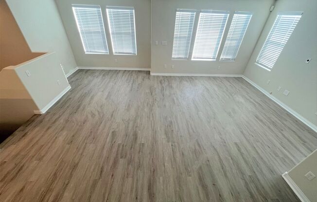 3 STORY, 2 PRIMARY BEDROOMS, LOCATED IN NORTHWEST