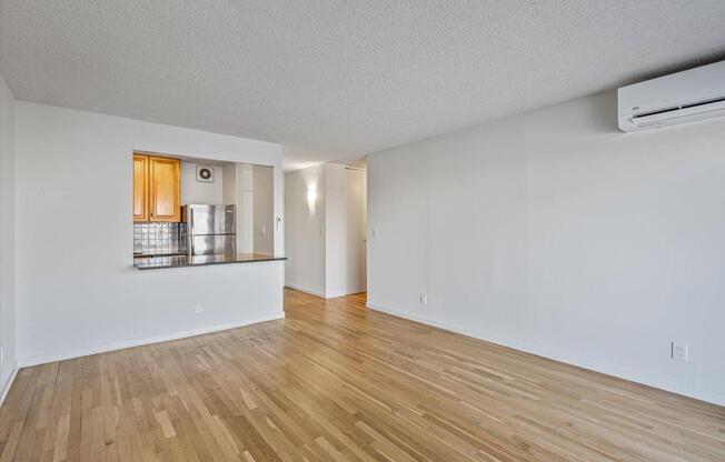 2 beds, 2 baths, $4,200, Unit 14R