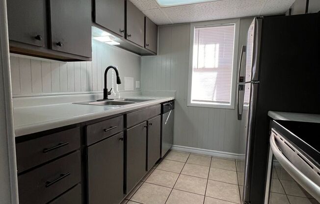 1 bed, 1 bath, 765 sqft, $750, Unit A10