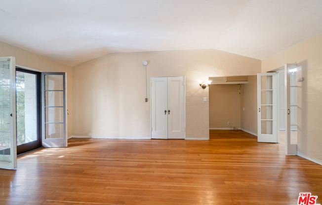 Studio, 1 bath, 720 sqft, $2,350, Unit 202