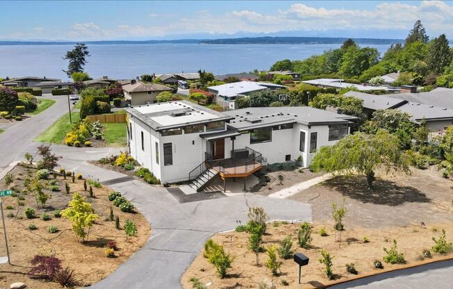 4Bd/3.25Ba Shoreline House