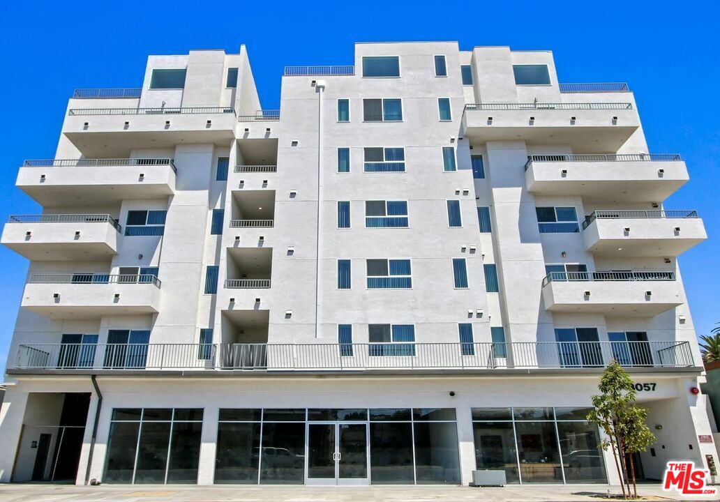 3057 W PICO BLVD