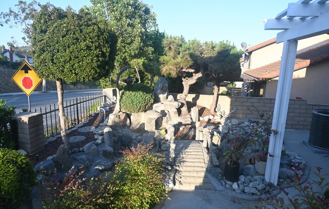 920 W ADAMS AVE