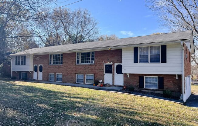 625PB - 1605 Lark Lane -M