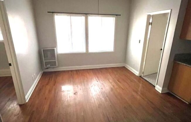 1 bed, 1 bath, $1,600, Unit 209