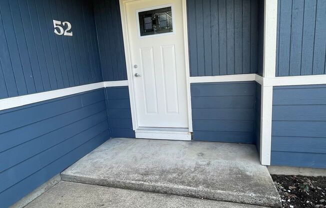 2 beds, 1 bath, 945 sqft, $1,575, Unit 052