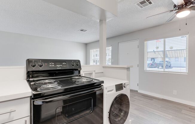 2 beds, 1 bath, 720 sqft, $1,345, Unit B-13 W/D