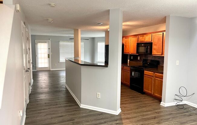 Welcome to this stunning 2-bedroom, 1-bathroom corner townhome located in the vibrant city of Atlanta, GA.