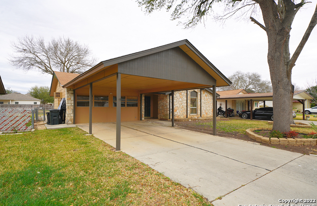 713 MARILYN DR