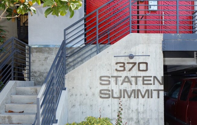 370 Staten Ave