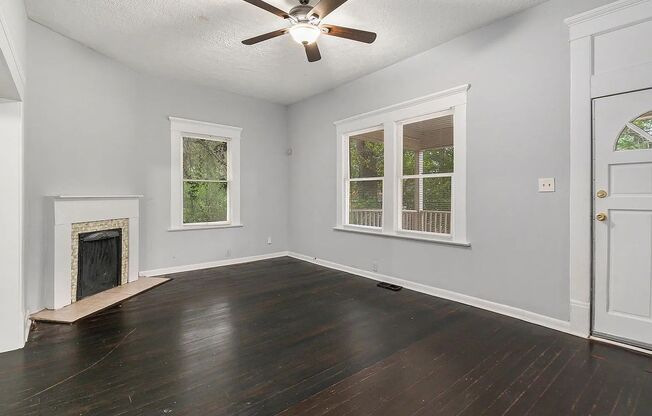 Spacious 3bd/2ba in Capitol View w/ Huge Fenced-In Backyard!
