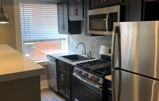 3 beds, 1 bath, $2,325, Unit Apt. #3