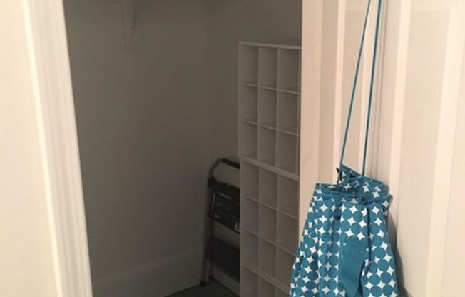 Studio, 1 bath, $2,100
