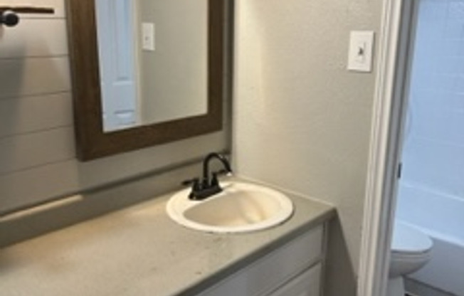 2 beds, 1 bath, 750 sqft, $1,350, Unit 1310