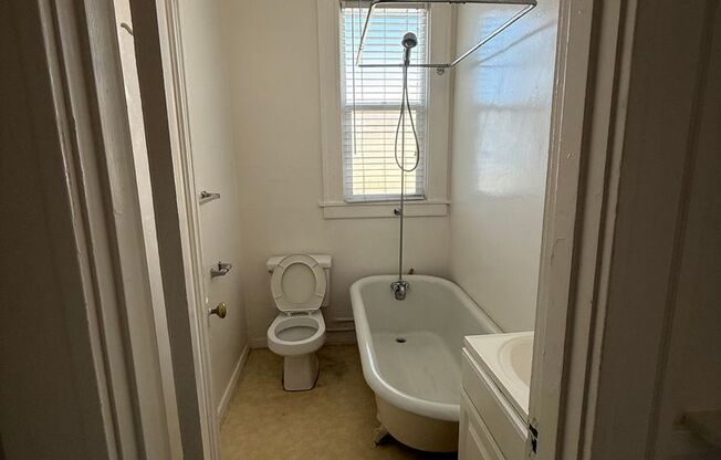 Studio, 1 bath, 450 sqft, $1,250, Unit Unit 306