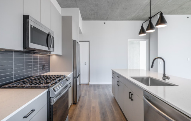1112 W CARROLL