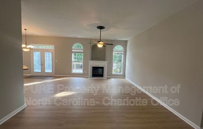 5895 BROOKSTONE DR NW