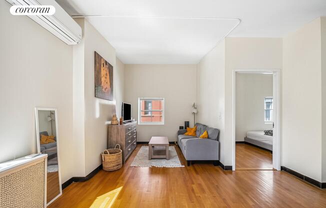 30 E 18 ST