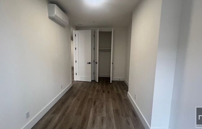 1 bed, 1 bath, $2,400, Unit 2R