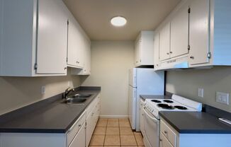 2 beds, 1 bath, 752 sqft, $1,400, Unit CA-25