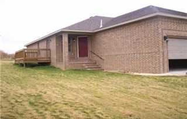 3 beds, 2 baths, 1,350 sqft, $1,495