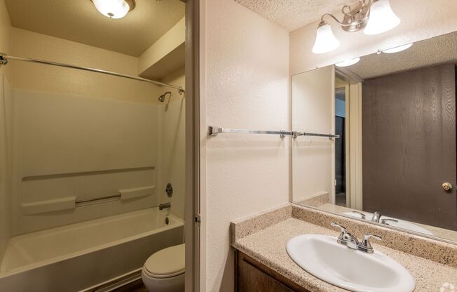 2 beds, 1 bath, 889 sqft, $1,795, Unit 14J