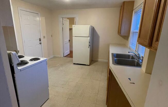 2 beds, 1 bath, $1,850, Unit 100-301