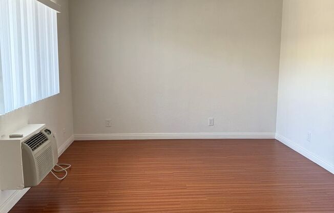Renting 1 beds. 1 bath Apt.