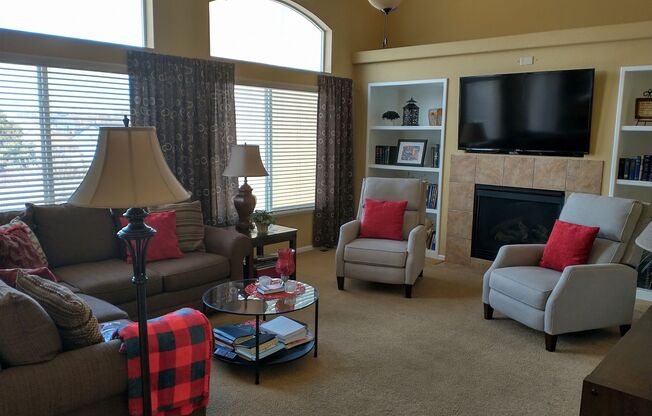 Beautiful 4 Bed 2.5 Bath + High Quality Upgrades + Large Backyard – Gorgeous Home @ Springs Ranch