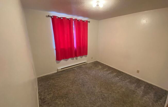 2 beds, 1 bath, 750 sqft, $725