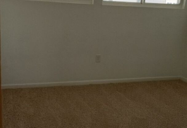2 beds, 1 bath, 850 sqft, $775, Unit Apt. 60
