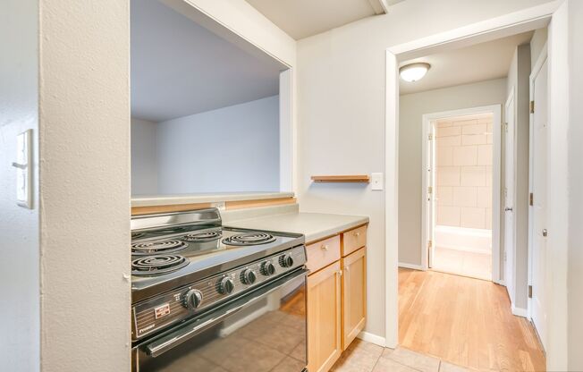 Studio, 1 bath, 550 sqft, $799, Unit 1629-16