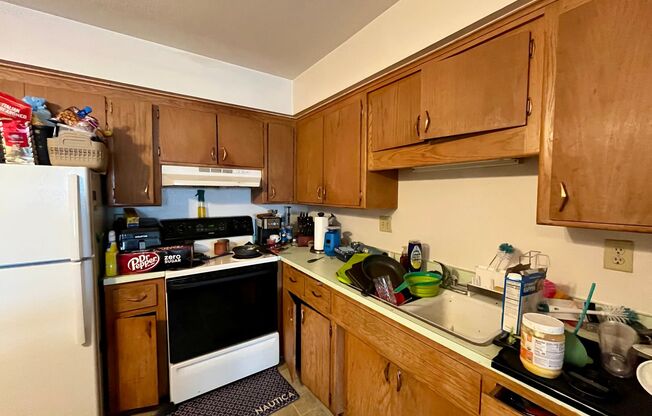 1 bed, 1 bath, $1,015, Unit 27