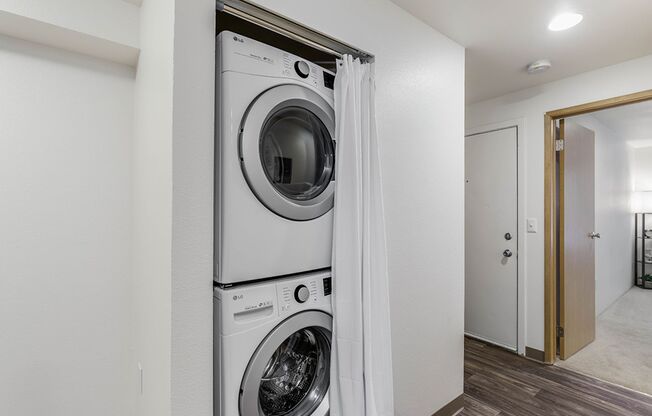 2 beds, 1 bath, 800 sqft, $1,945, Unit 131