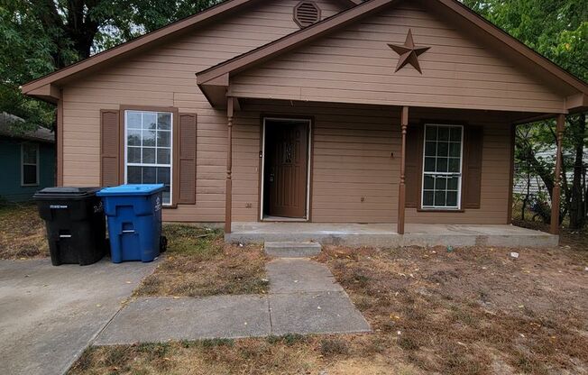 3 beds, 1 bath, $1,095