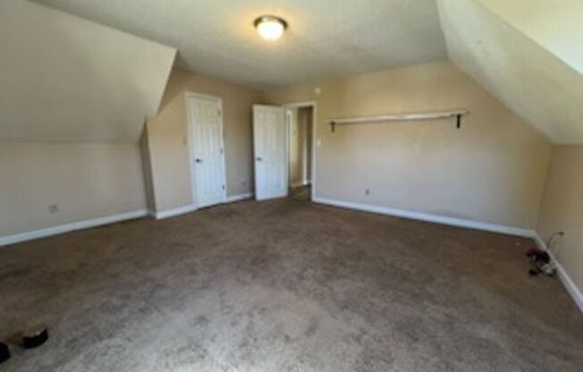 3 beds, 2 baths, $1,600