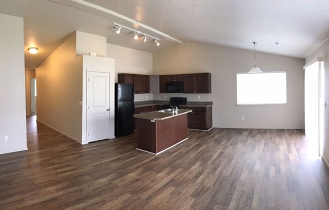 $1,795 / 3br - 1450ft2 - ►► STUNNING 3Bd 2Ba Valley Duplex w/FREE YARD CARE #1601◄◄ (Spokane Valley)